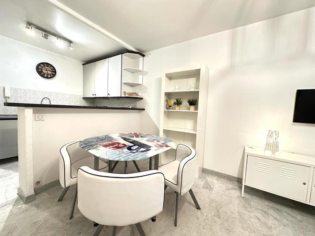 Beau Studio Centre Juan Les Pins A 300M Des Plages Antibes Exterior photo